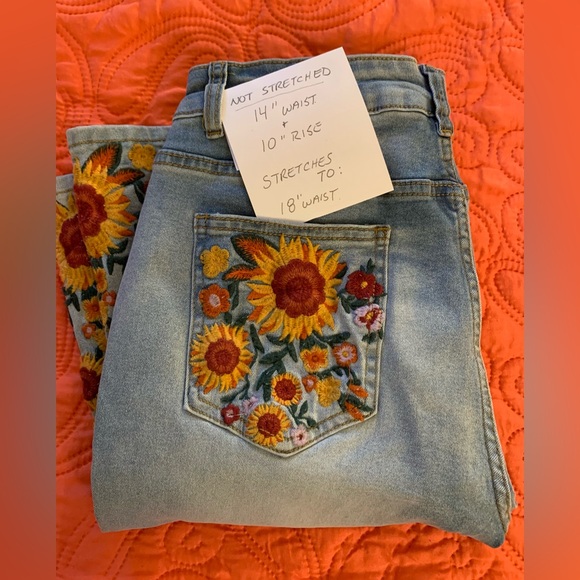 Embroidered jeans - Picture 5 of 7